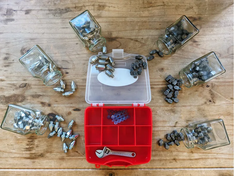 Sydney Free Pick Your Own Stud Kit - 16 Studs